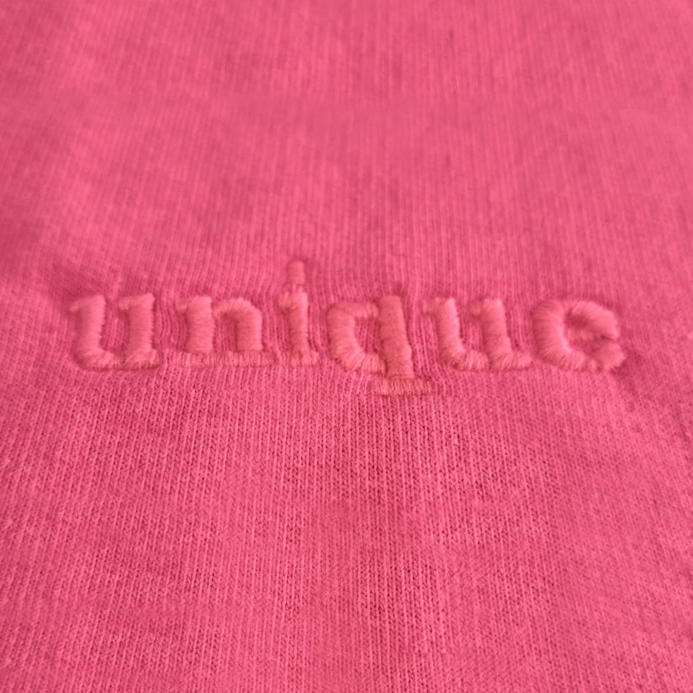 sudadera_fucsia_bordado_Anitials