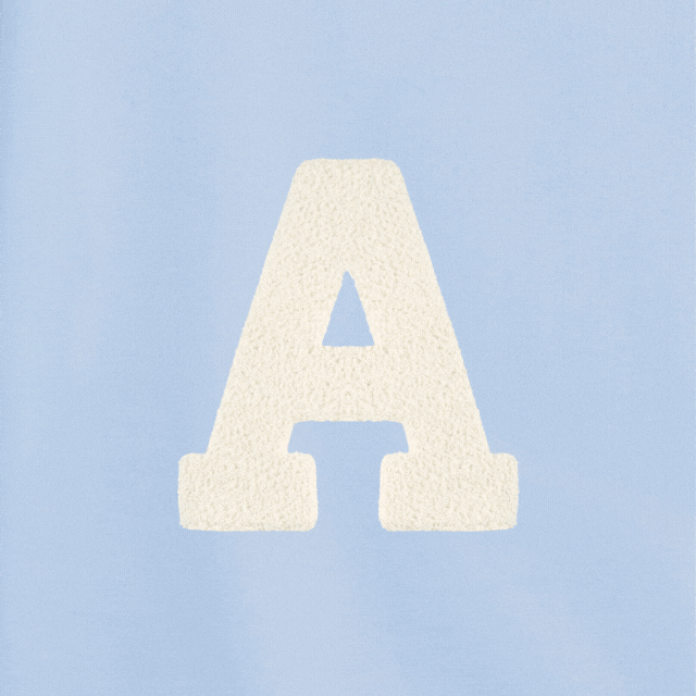 sudadera_light_blue_inicial_rizo_mini_gif_Anitials
