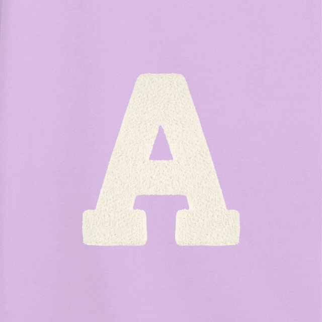 sudadera_malva_inicial_rizo_mini_gif_Anitials