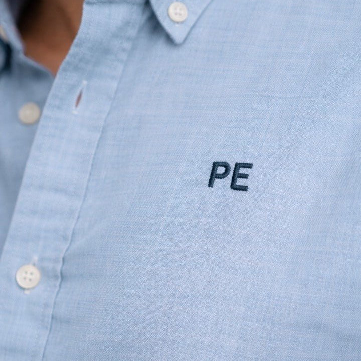 CAMISA AZUL CELESTE | BORDADO MINIMALISTA