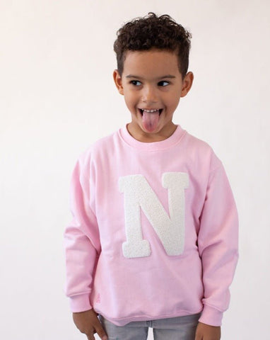 KINDER - HELLROSA SWEATSHIRT | INITIALE GROSSE CURL