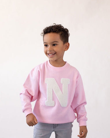 KINDER - HELLROSA SWEATSHIRT | INITIALE GROSSE CURL