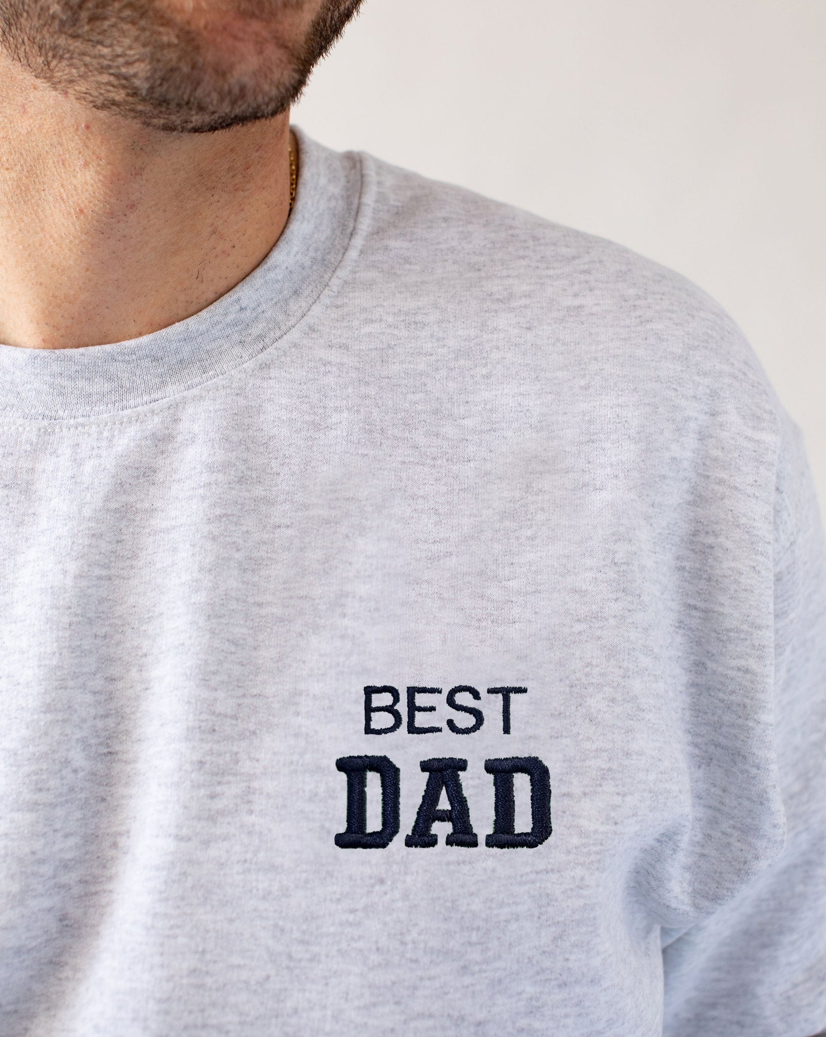 SUDADERA GRIS | BORDADO "BEST DAD"