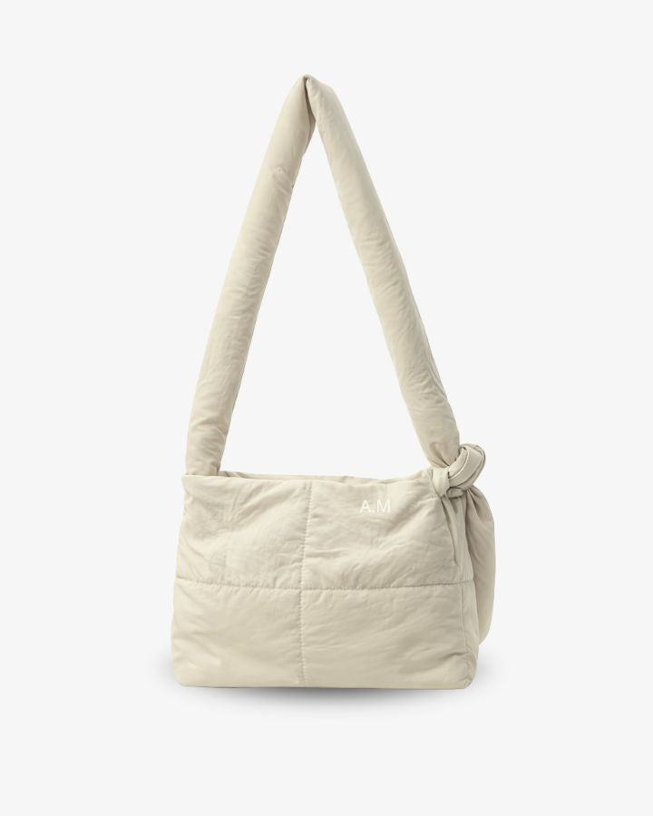 BOLSO ACOLCHADO OFF WHITE | BORDADO MINIMALISTA