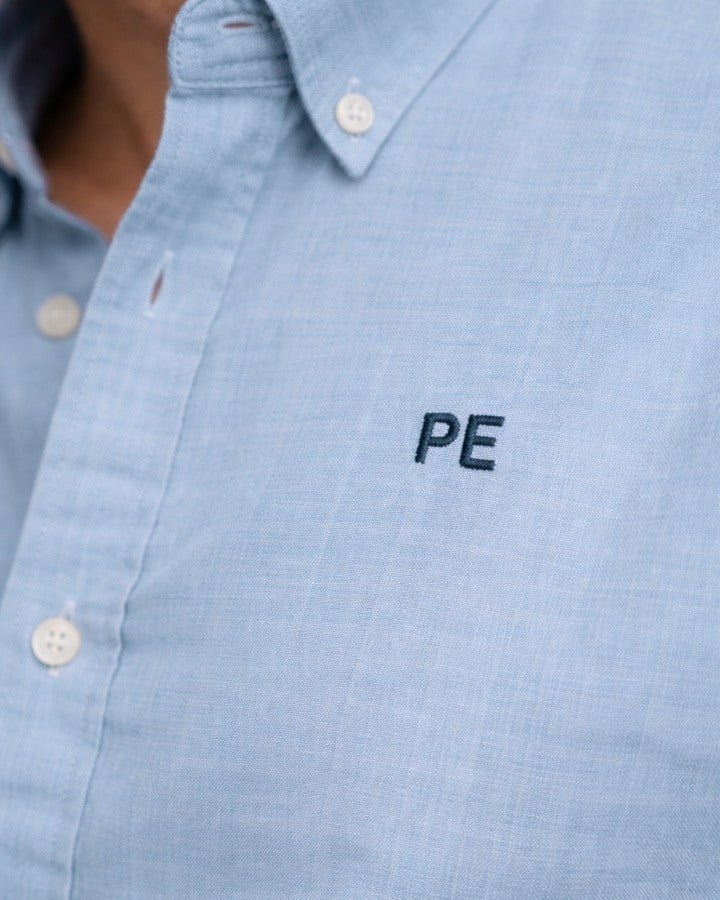 CAMISA AZUL CELESTE | BORDADO MINIMALISTA
