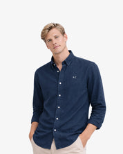 CAMISA AZUL MARINO | BORDADO MINIMALISTA