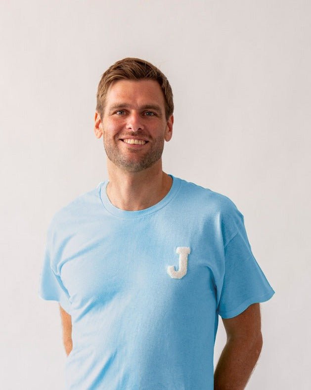 CAMISETA AZUL CELESTE | INICIAL