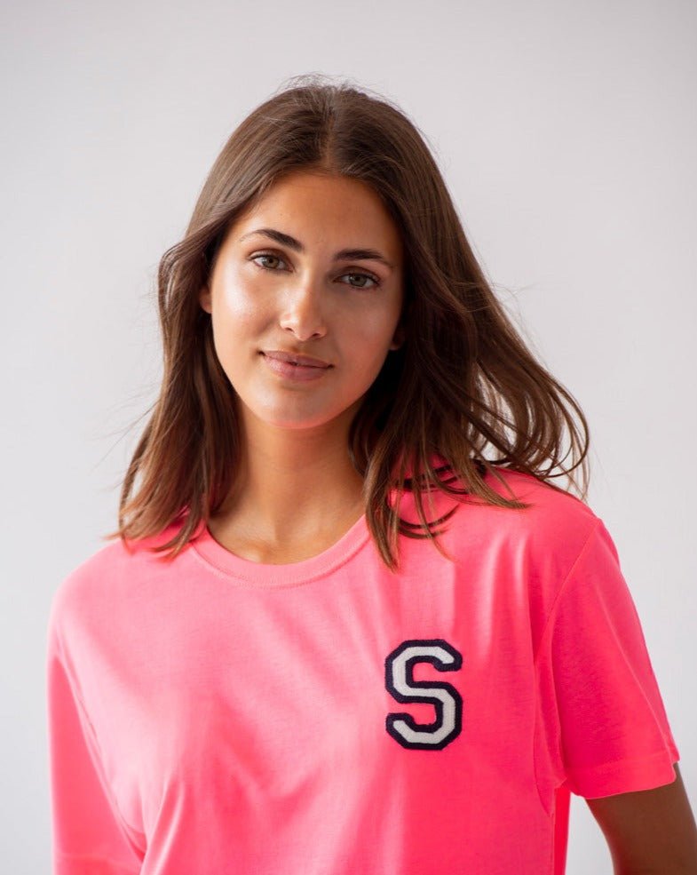 CAMISETA FUCSIA FLUOR | INICIAL