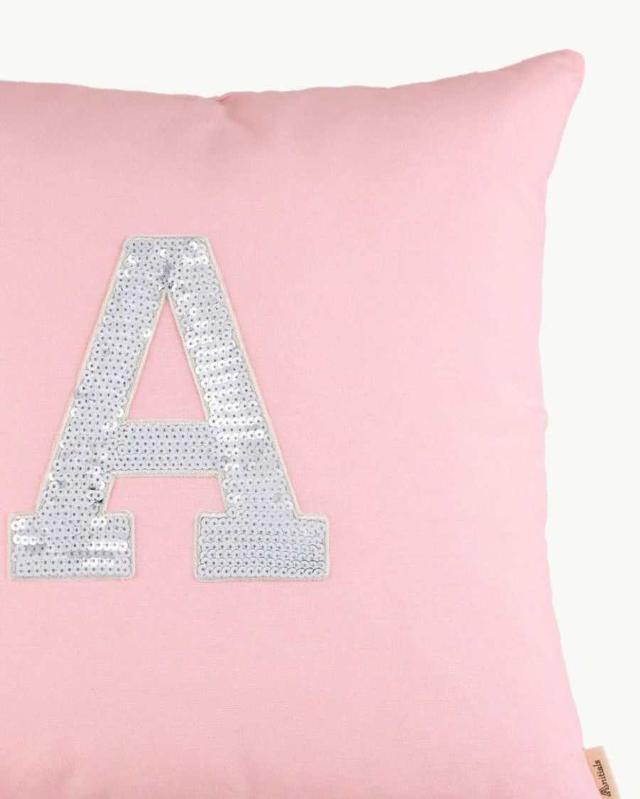 COJIN_LIGHT_PINK_INICIAL_LENTEJUELAS_PLATEADAS_ANITIALS_1