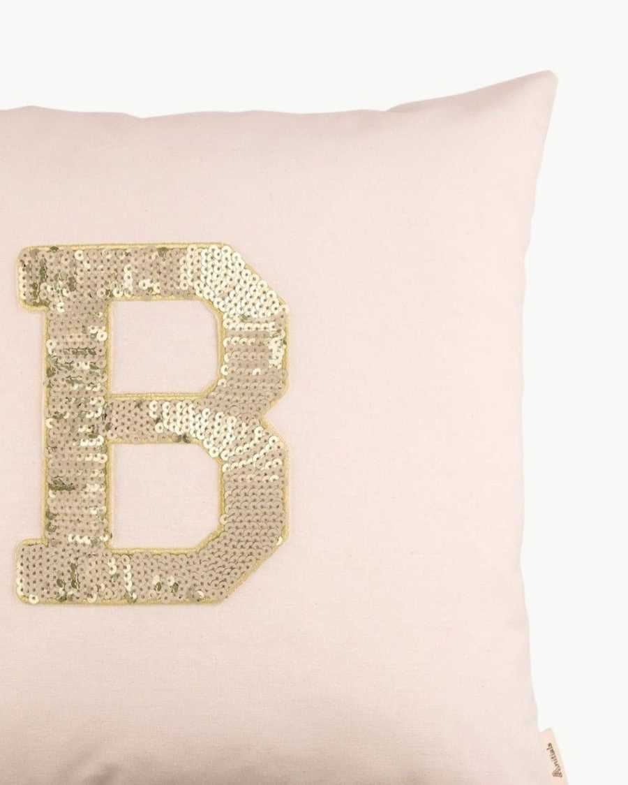 COJIN_OFF_WHITE_INICIAL_LENTEJUELAS_DORADAS_ANITIALS_1