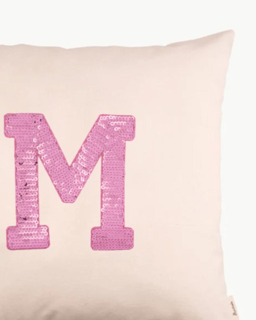 COJIN_OFF_WHITE_INICIAL_LENTEJUELAS_ROSAS_ANITIALS_1