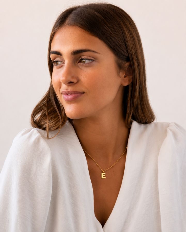 COLLAR BOLITAS ORO | UNA O MÁS INICIALES MIDI