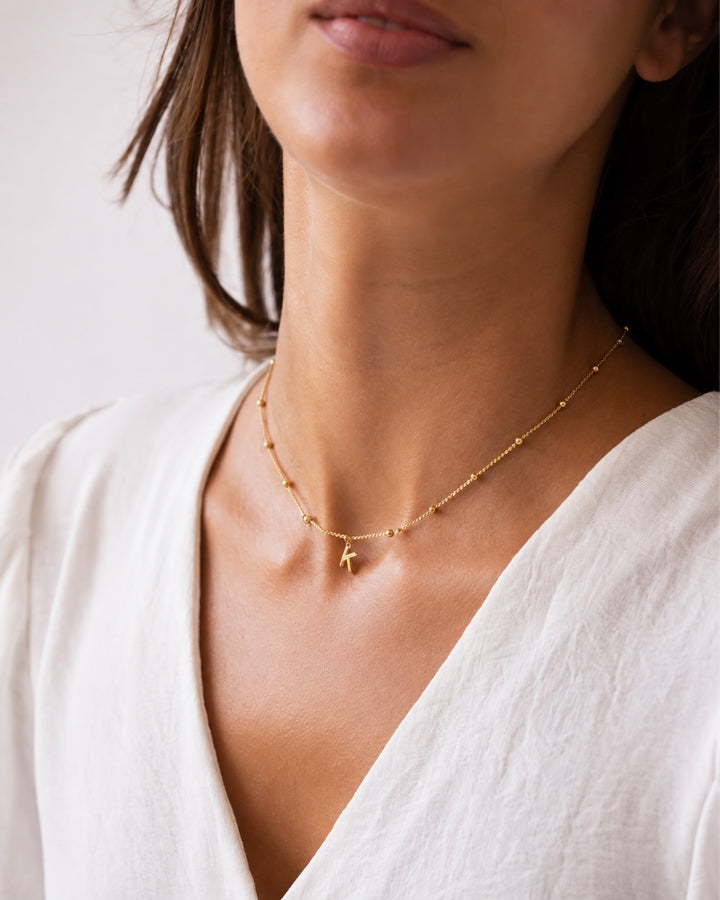 COLLAR BOLITAS ORO | UNA O MÁS INICIALES MINI