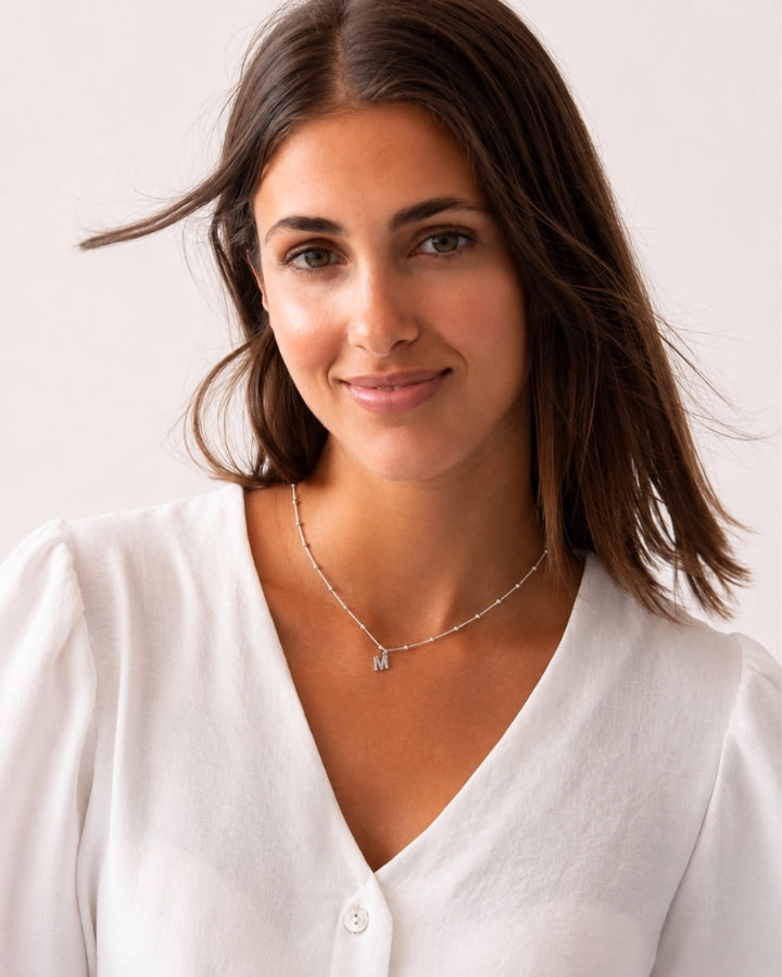 COLLAR BOLITAS PLATA | UNA O MÁS INICIALES MINI