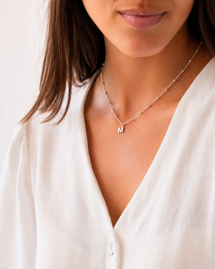 COLLAR BOLITAS PLATA | UNA O MÁS INICIALES MINI