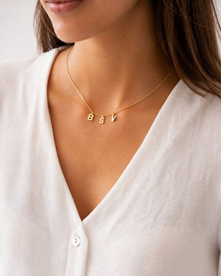 COLLAR CLASSIC ORO | UNA O MÁS INICIALES MINI