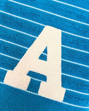 TOALLA RAYAS HORIZONTALES TURQUESA | UNA O MÁS INICIALES GRANDES