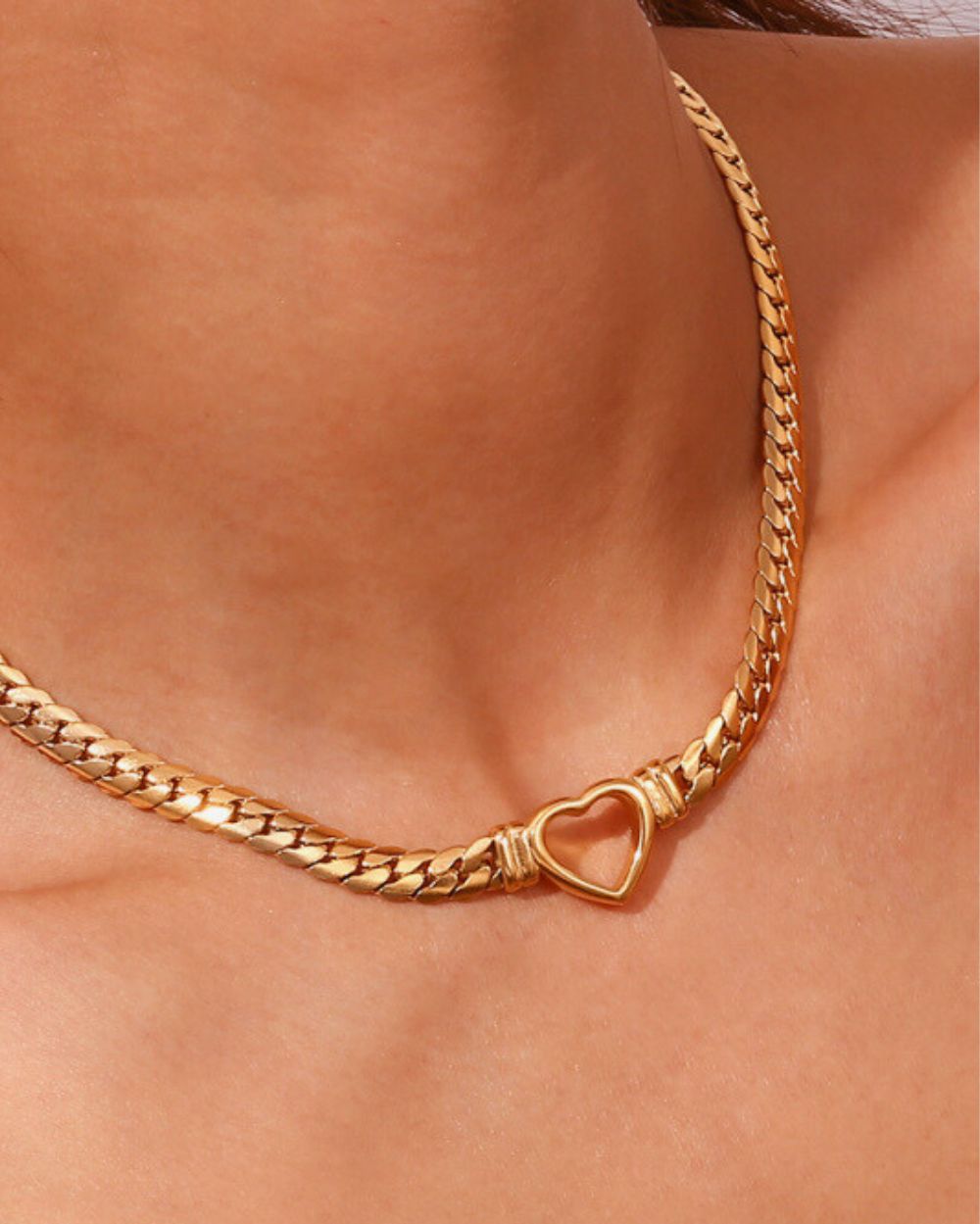 COLLAR CORAZÓN | ACERO DORADO