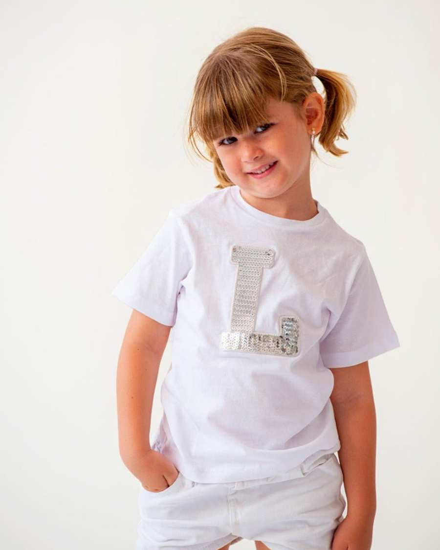 KIDS - CAMISETA WHITE | INICIAL LENTEJUELAS PLATEADAS