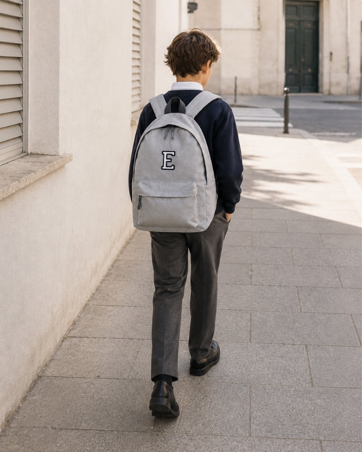 MOCHILA GRANDE GRIS CLARO |  INICIAL