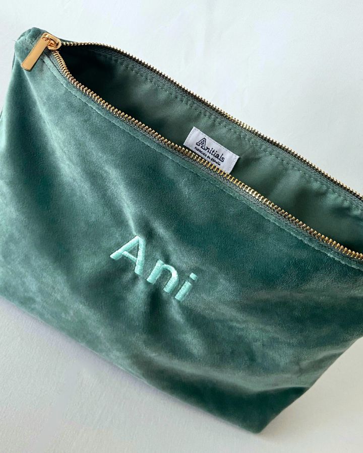 NECESER TERCIOPELO VERDE JADE | BORDADO PERSONALIZADO