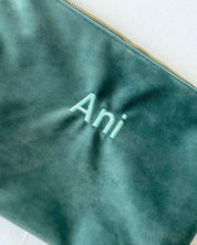 NECESER TERCIOPELO VERDE JADE | BORDADO PERSONALIZADO