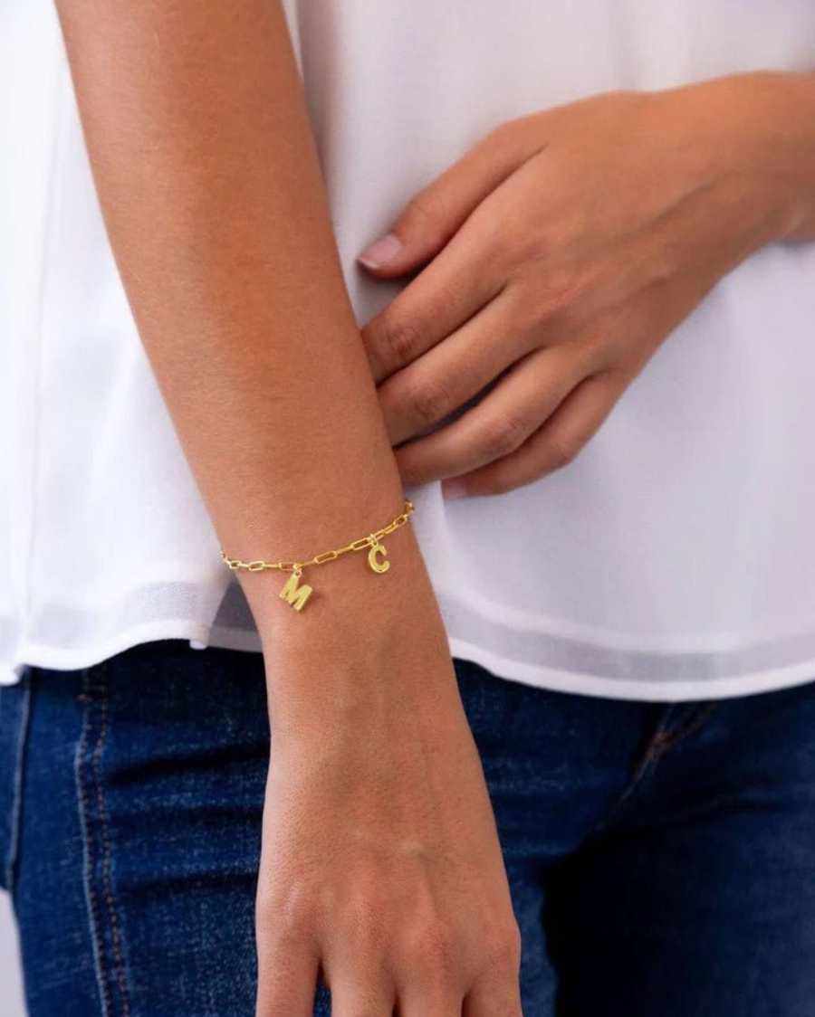 PULSERA_ESLABONES_ORO_UNA_O_M_S_INICIALES_MINI_ANITIALS_1