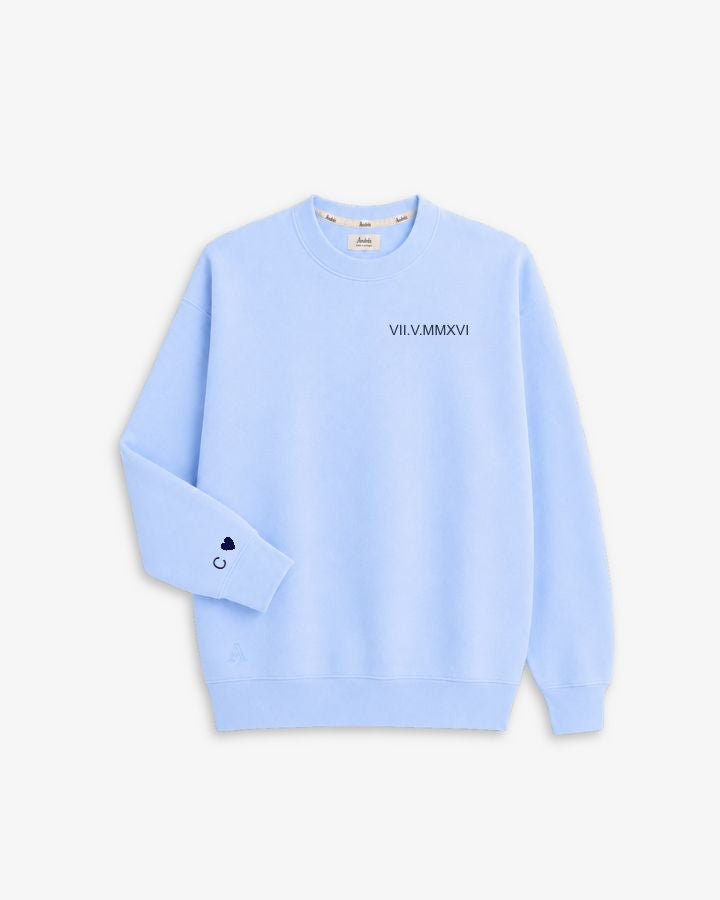 SUDADERA AZUL CELESTE | BORDADO FECHA Y PUÑO