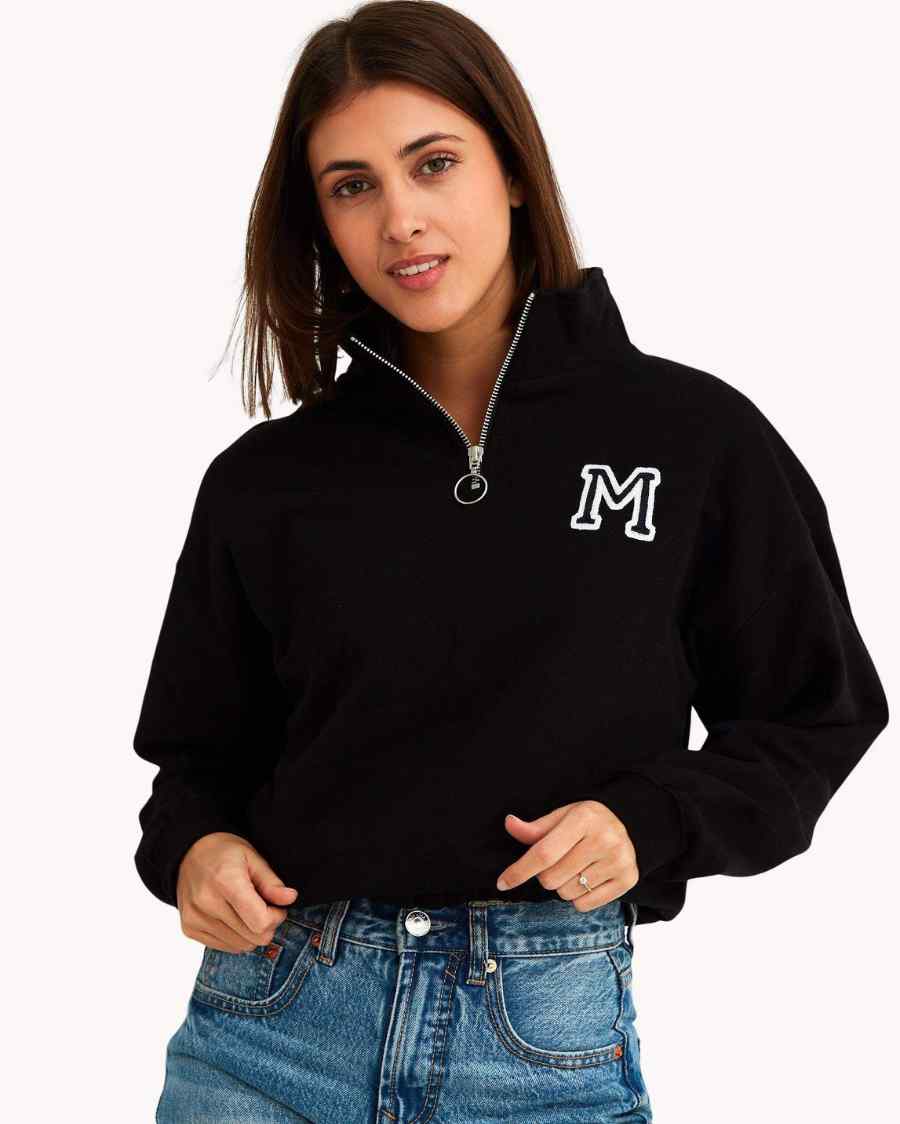 SUDADERA_CROP-ZIPPER_BLACK_INICIAL_ANITIALS_4