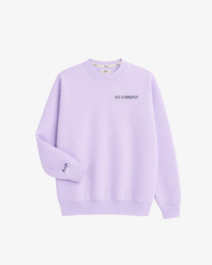 SUDADERA MALVA | BORDADO FECHA Y PUÑO