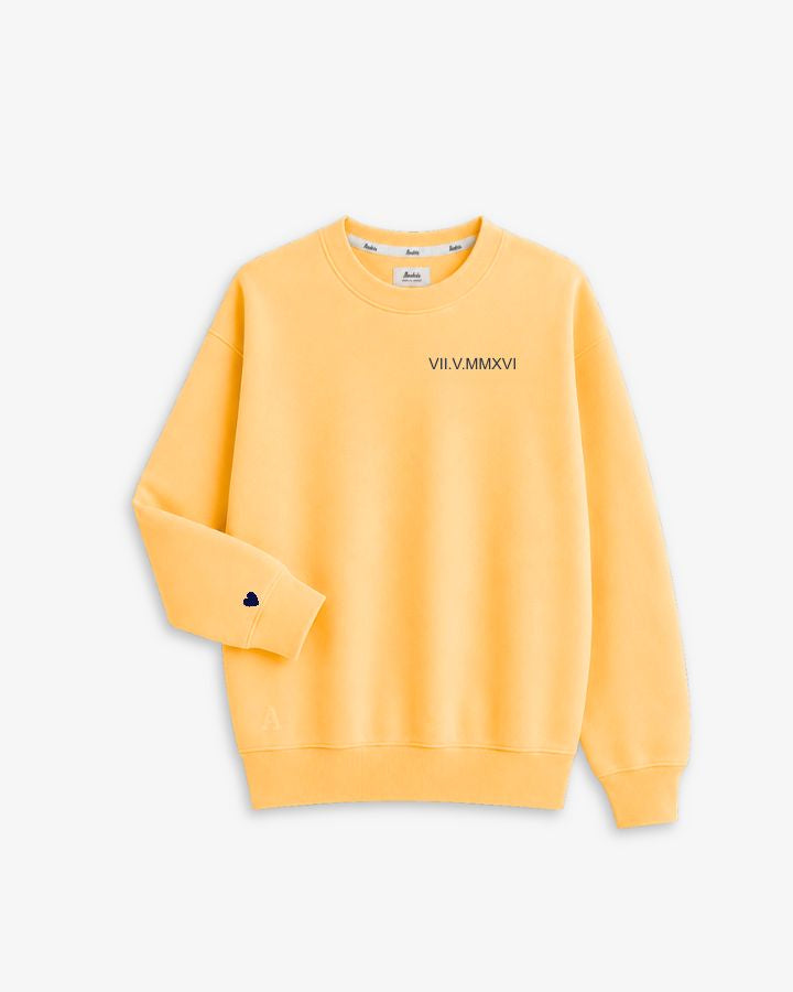 SUDADERA PEACH | BORDADO FECHA Y PUÑO