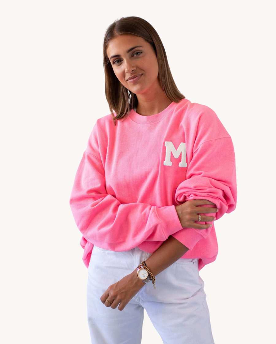 SUDADERA_UNISEX_FUCHSIA_INICIAL_ANITIALS_10