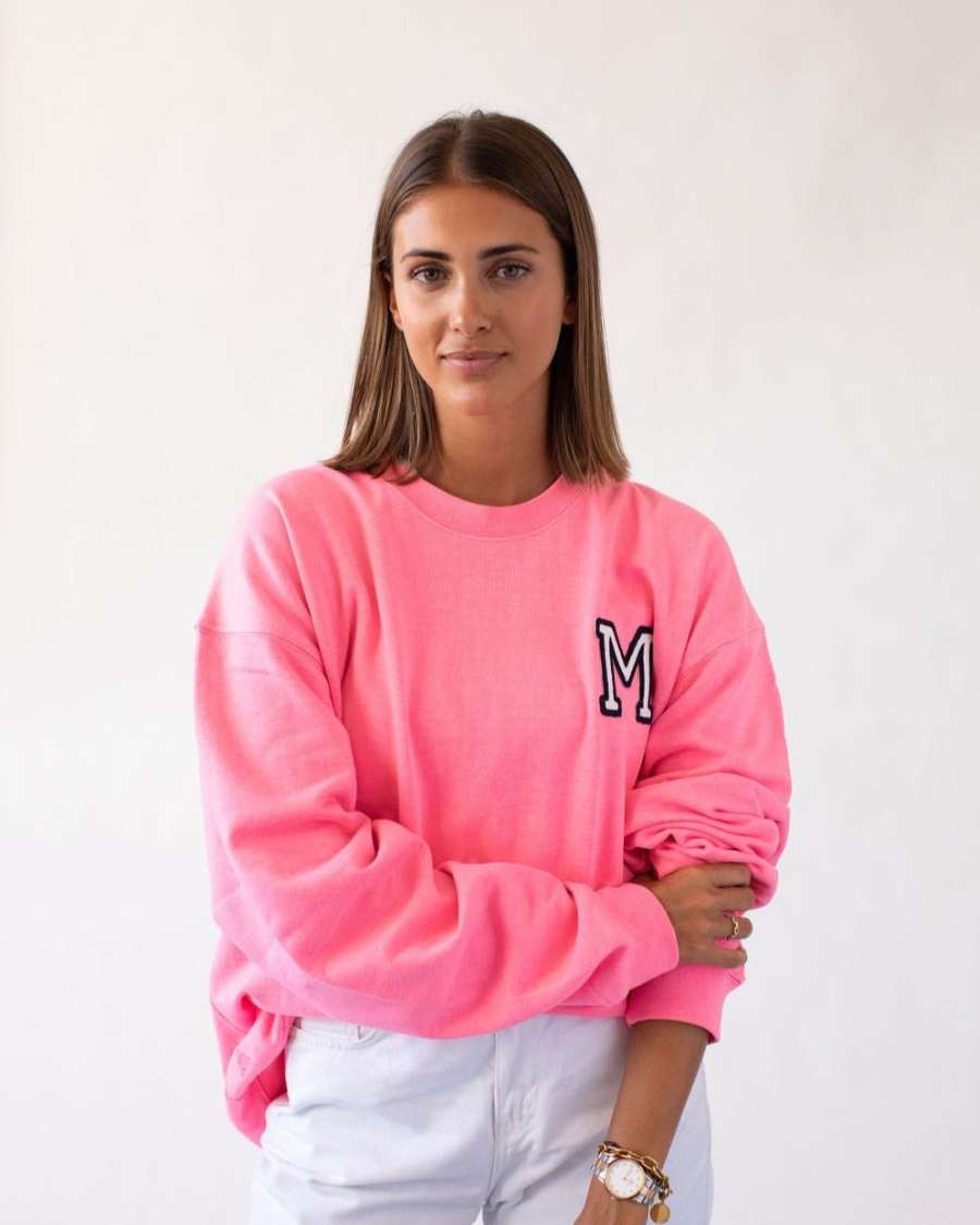 SUDADERA_UNISEX_FUCHSIA_INICIAL_ANITIALS_1