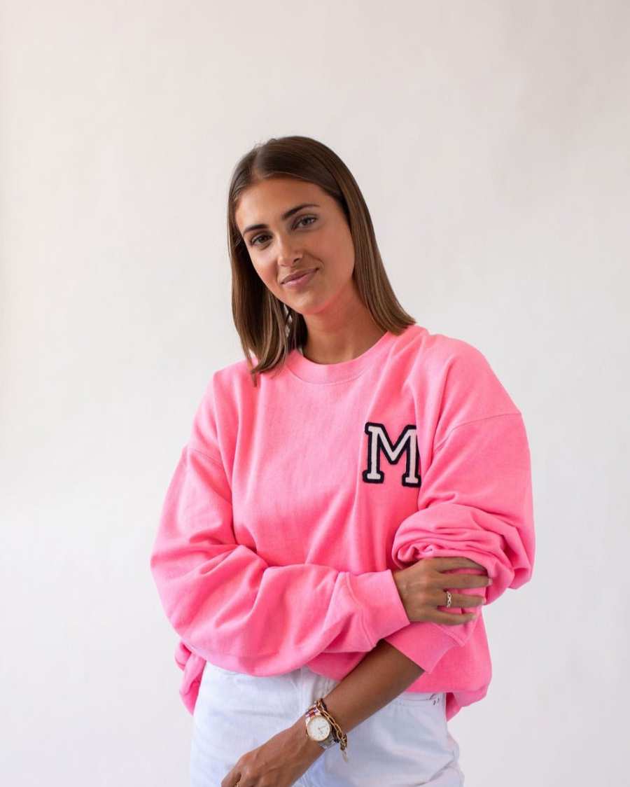 SUDADERA_UNISEX_FUCHSIA_INICIAL_ANITIALS_4