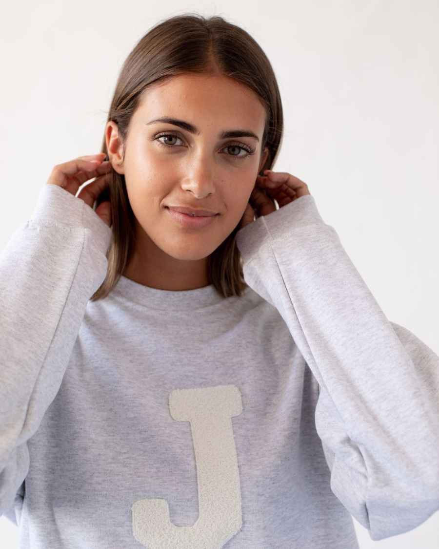 SUDADERA_UNISEX_GREY_INICIAL_ANITIALS_2