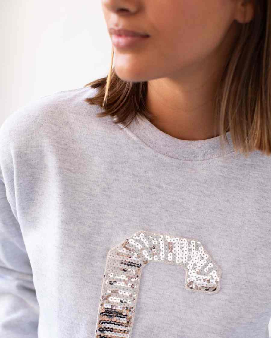 SUDADERA_UNISEX_GREY_INICIAL_ANITIALS_20