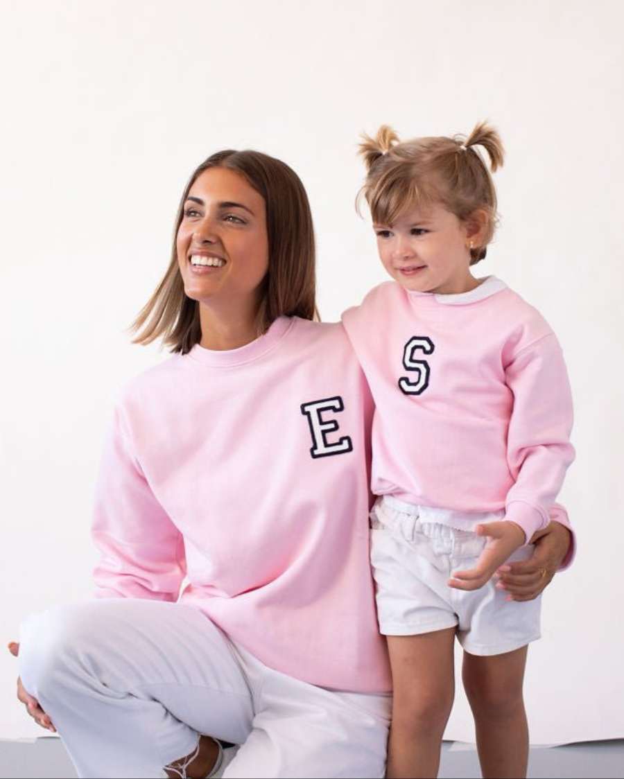 SUDADERA_UNISEX_LIGHT_PINK_INICIAL_ANITIALS_11