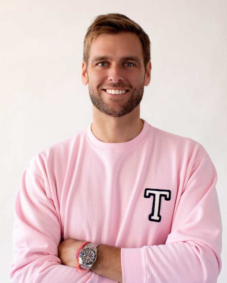 SUDADERA_UNISEX_LIGHT_PINK_INICIAL_ANITIALS_3