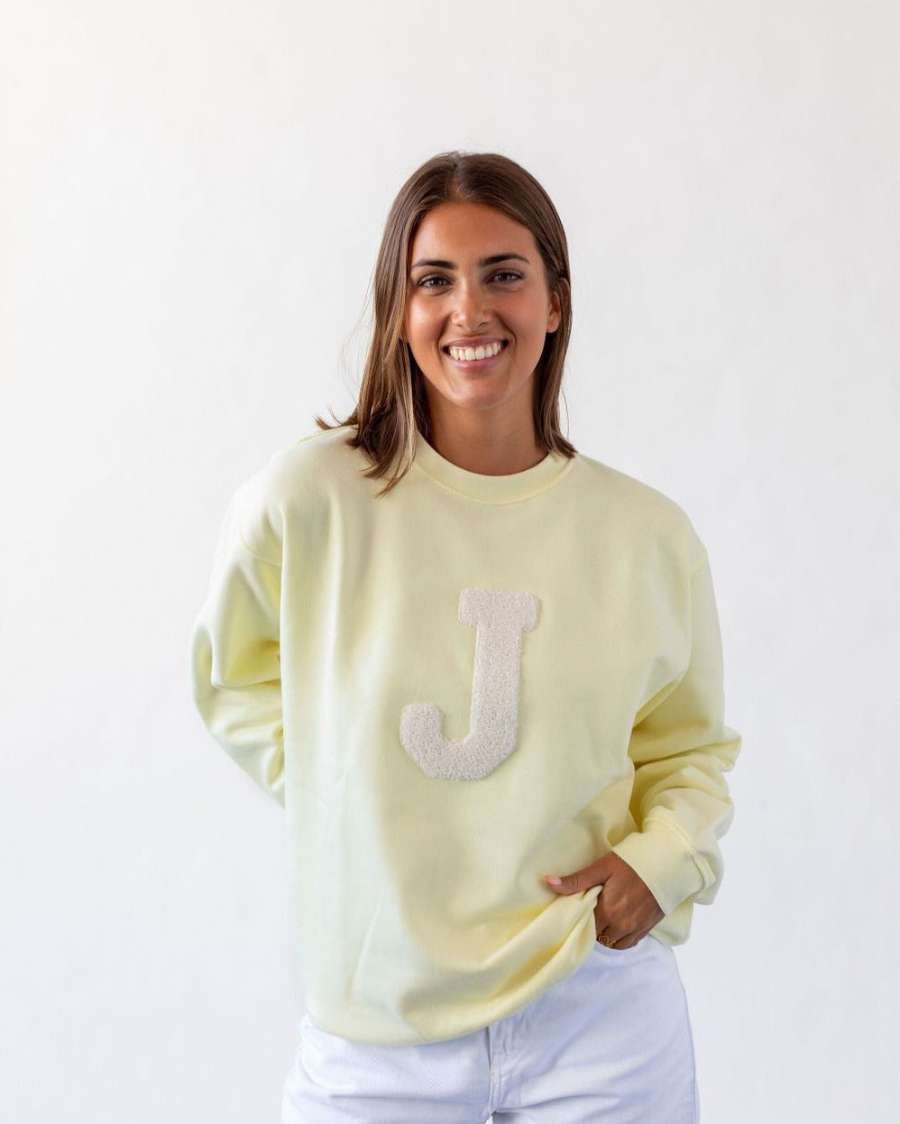 SUDADERA_UNISEX_LIGHT_YELLOW_INICIAL_ANITIALS_11