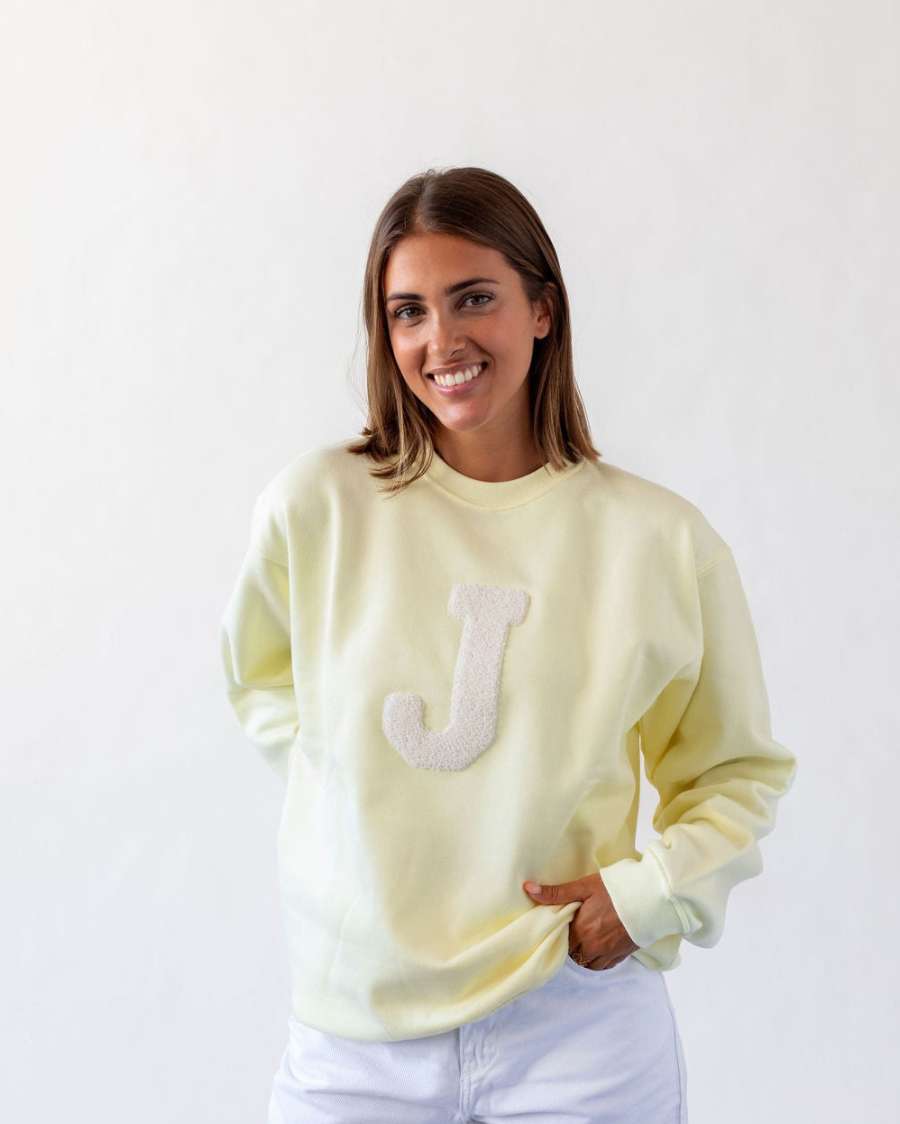 SUDADERA_UNISEX_LIGHT_YELLOW_INICIAL_ANITIALS_4