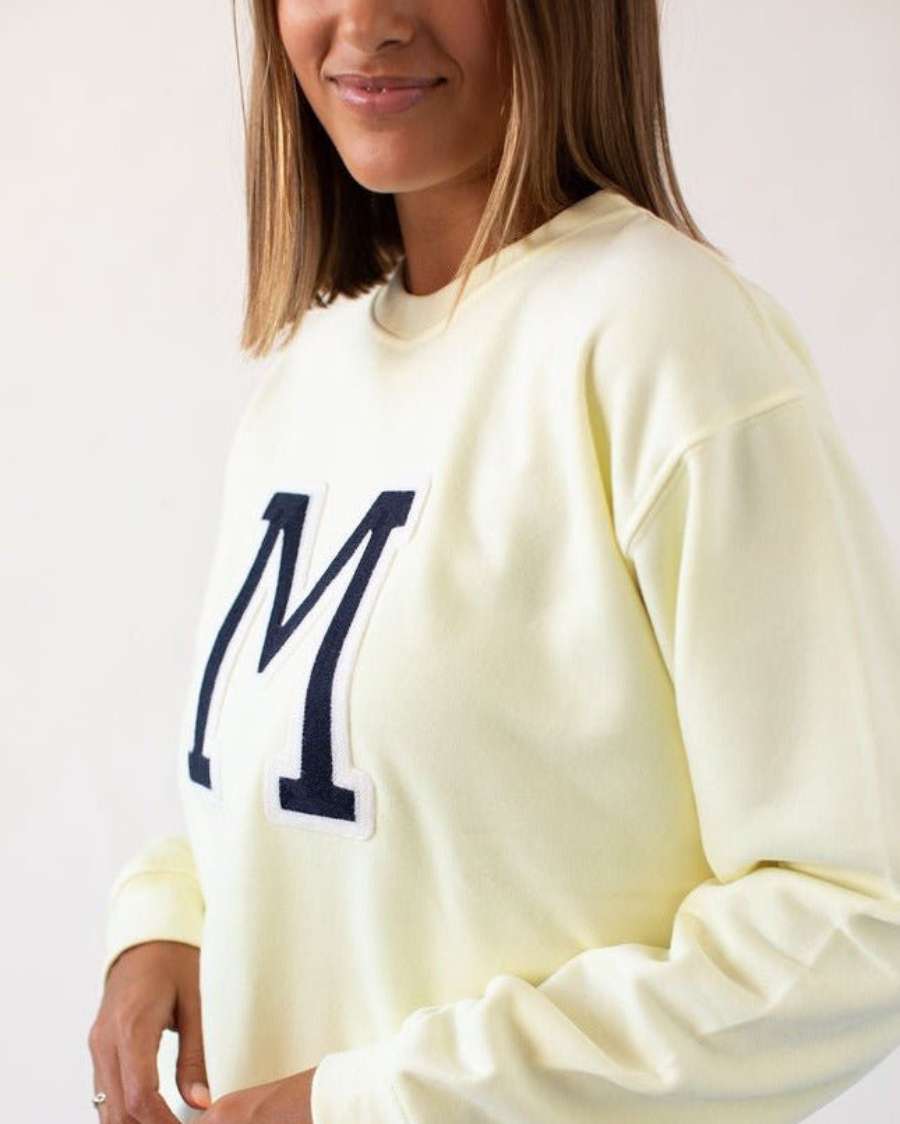 SUDADERA_UNISEX_LIGHT_YELLOW_INICIAL_ANITIALS_8