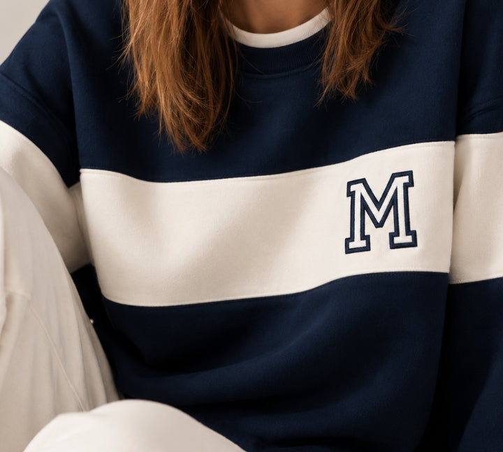 SUDADERA VARSITY · FRANJA OFF WHITE | INICIAL