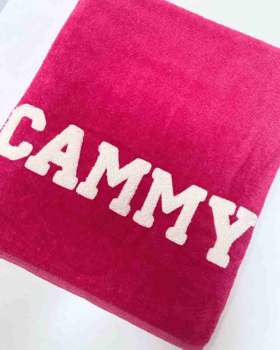 TOALLA_FUCHSIA_UNA_O_MAS_INICIALES_MINI_ANITIALS_1