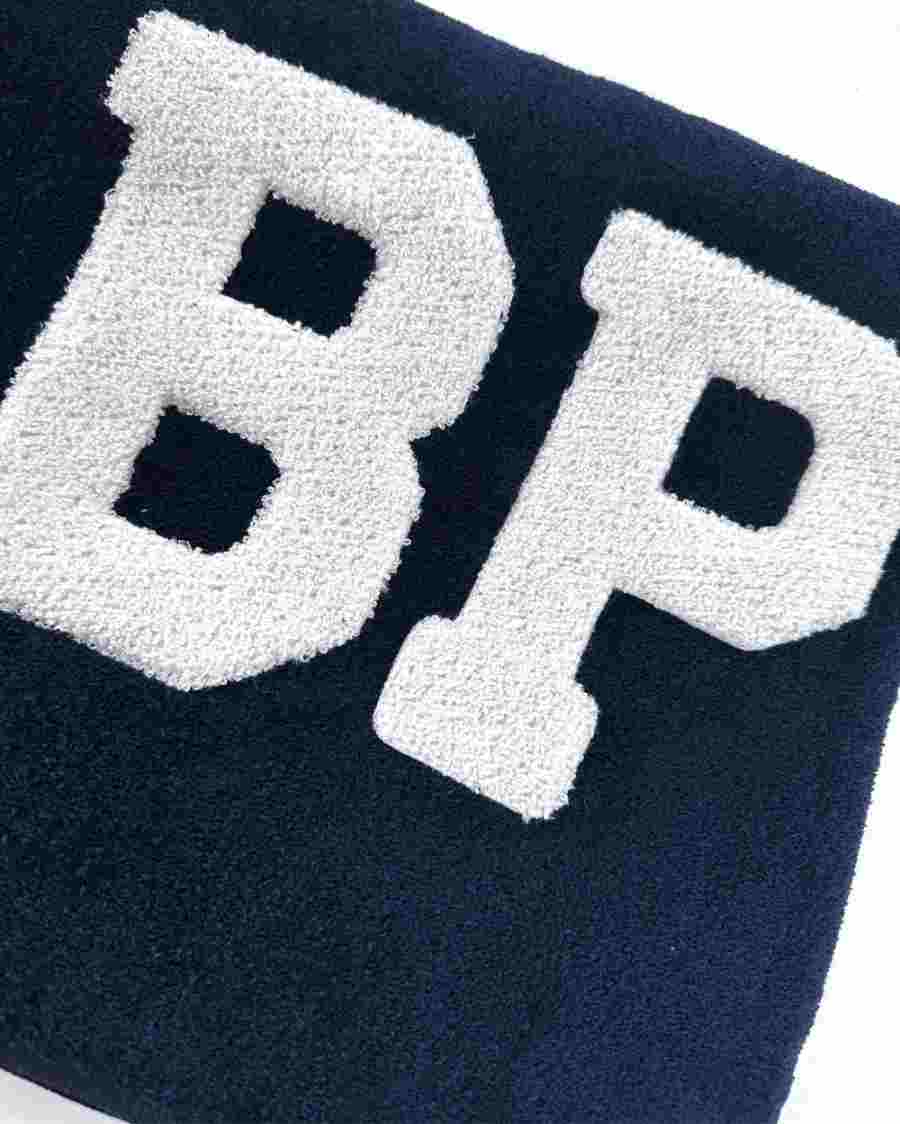 TOALLA_NAVY_BLUE_UNA_O_MAS_INICIALES_GRANDES_ANITIALS_2