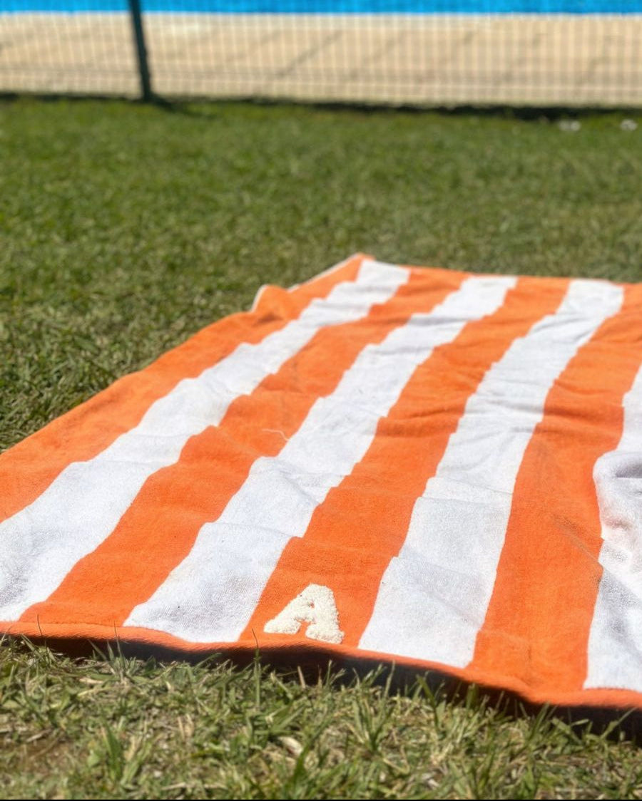 TOALLA RAYAS ORANGE | UNA O MÁS INICIALES MINI