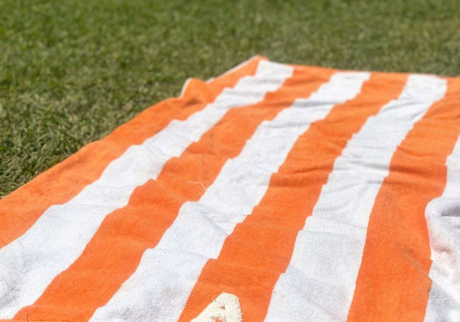 TOALLA RAYAS ORANGE | UNA O MÁS INICIALES MINI