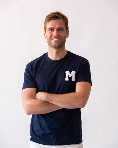 camiseta_azul_marino_inicial_Anitials_3