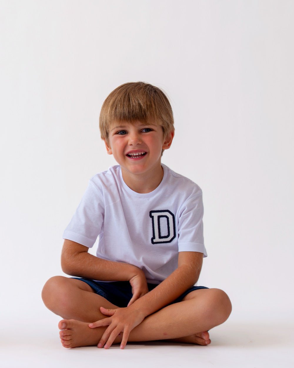 camiseta_kids_blanca_inicial_Anitials_2