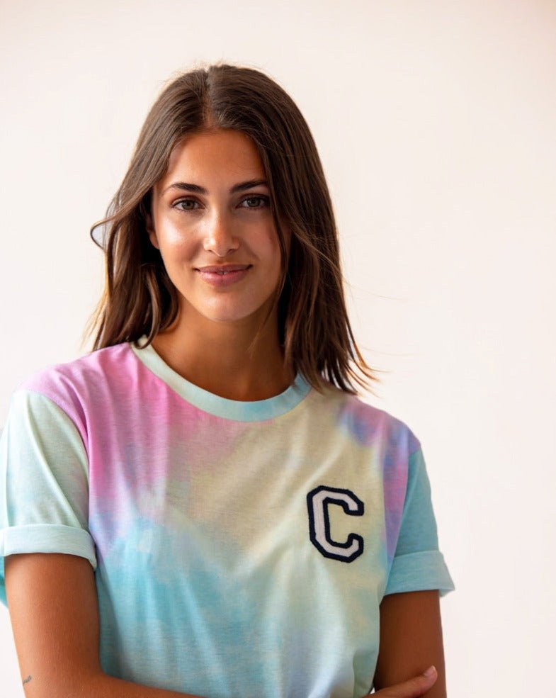 camiseta_tiedye_inicial_mini_Anitials_1