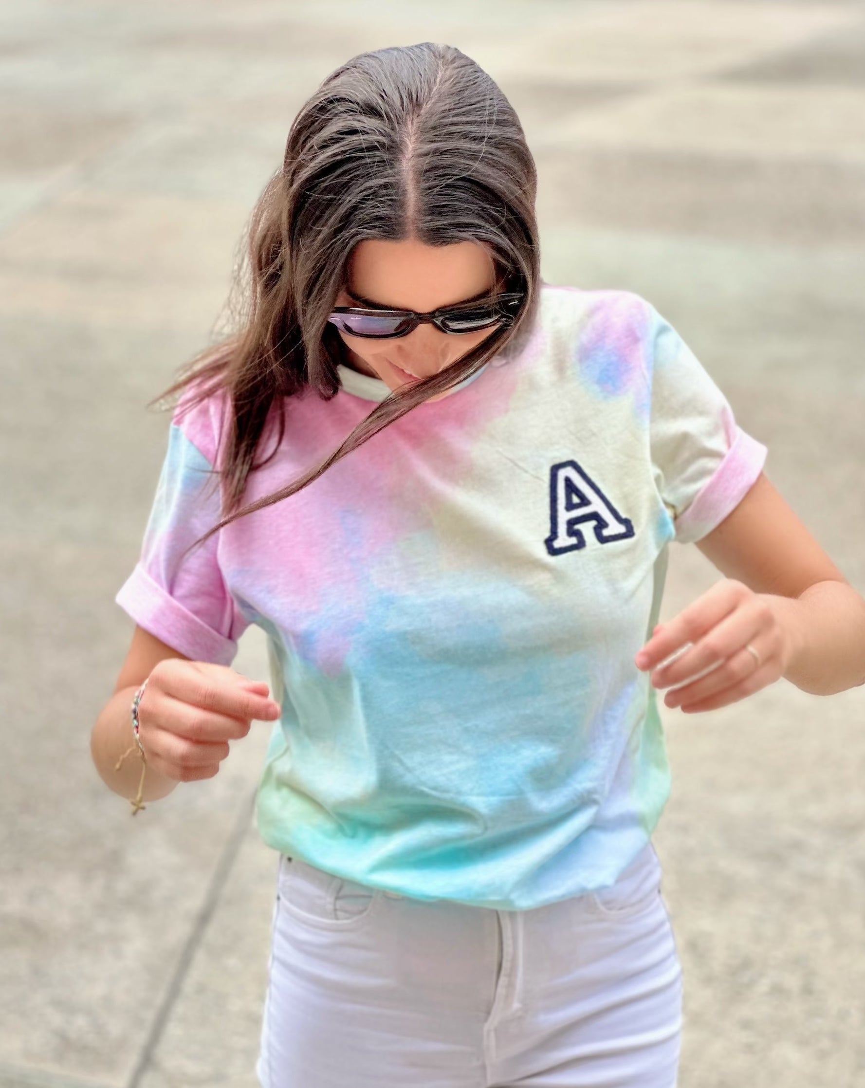 camiseta_tiedye_inicial_mini_Anitials_3